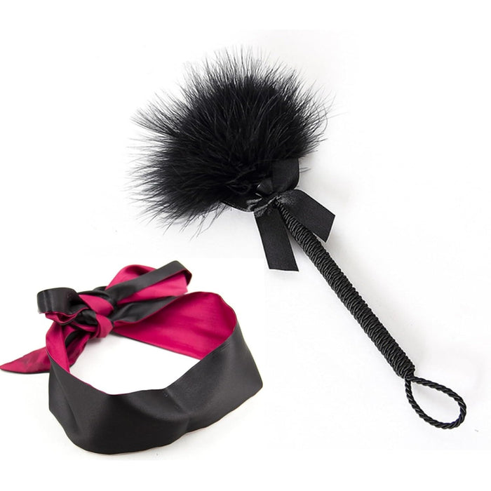 Sekso žaidimų rinkinys su plunksnų kutikliu ir šilkinėmis aklėtėmis įvairiems pojūčiams