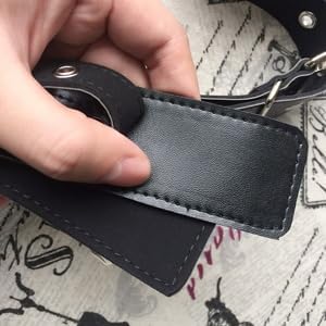 Reguliuojamas BDSM Fiksavimo Rinkinys Su Minkšta Odine Apykakle Ir Antrankiais