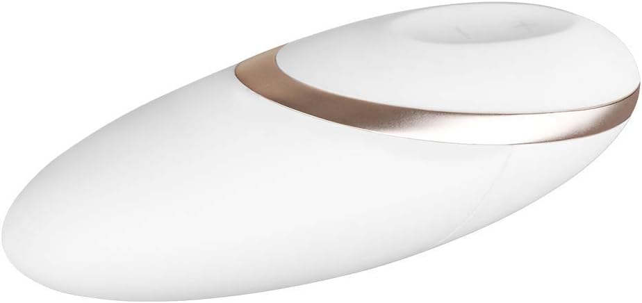 Discreet 12 cm massager with silicone button and 7 modes