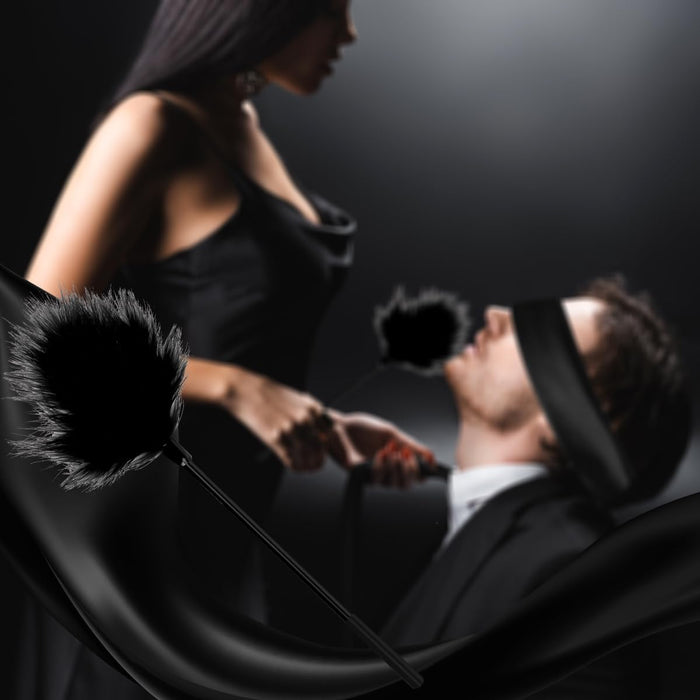 BDSM Bondage rinkinys su rankogaliais, kauke ir plunksniniu stimuliatoriumi poroms