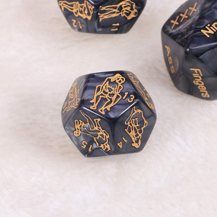 4 Sex žaidimų kauliukai poroms – linksmas erotinis žaidimas lovoje