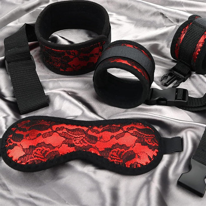Seksualiniai rankogaliai poroms su akių raiščiu ir kaklo apykakle