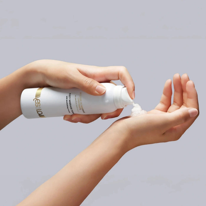 YESforLOV Bewitching – putojančios masažo putos, 150 ml